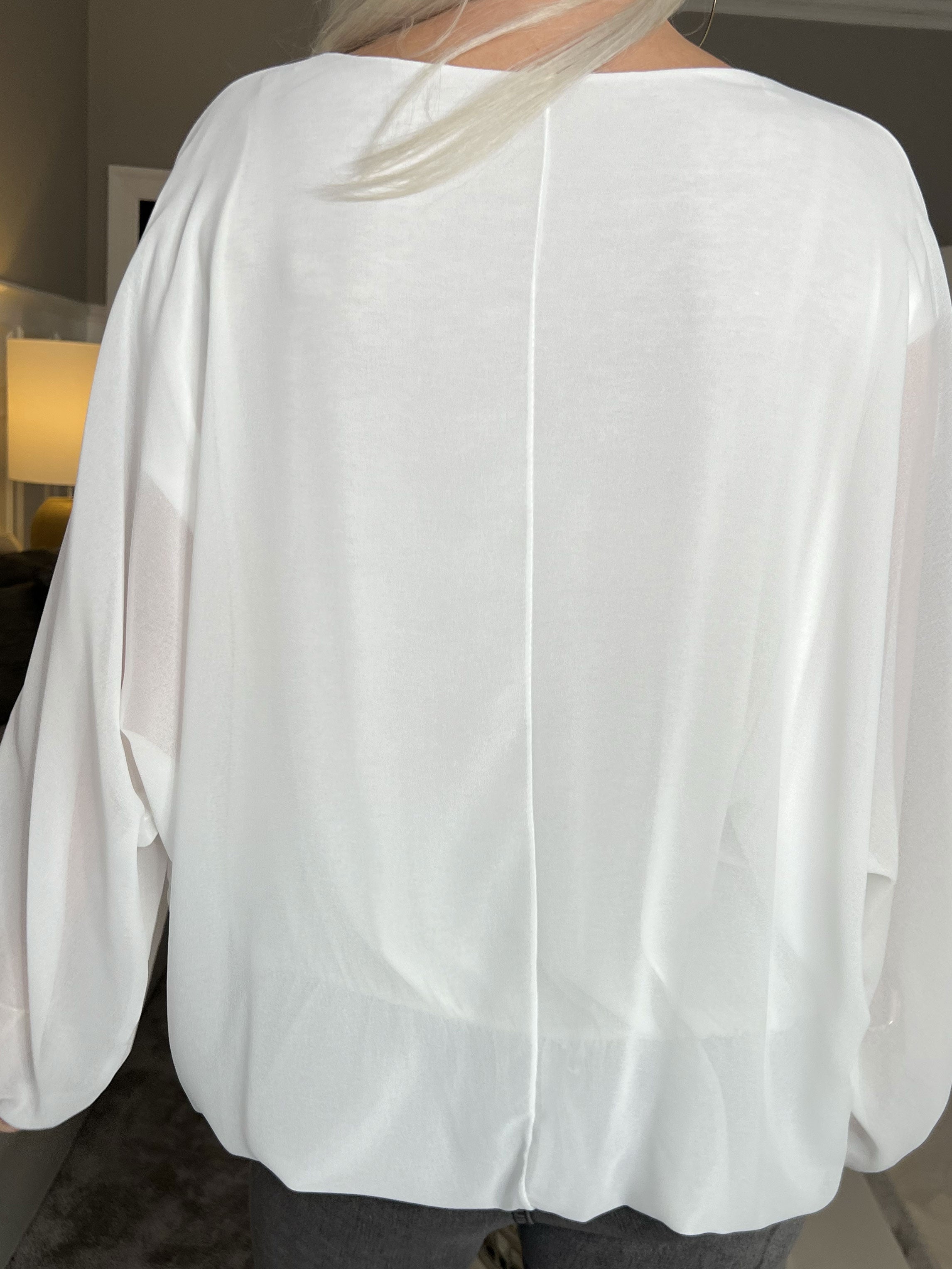 Destiny Plain - Bluse i chiffon med flagermusærmer